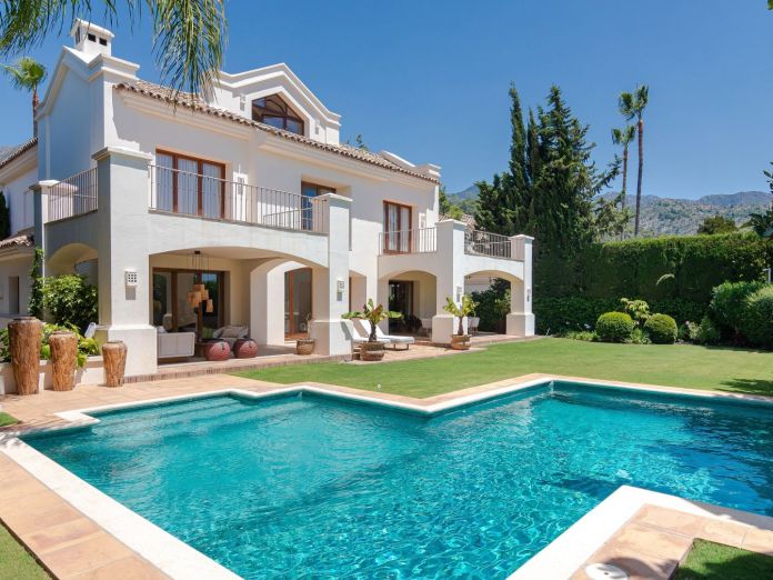 Impuestos sobre la propiedad en alquiler en España 2025: Guía para compradores de la UE y fuera de la UE