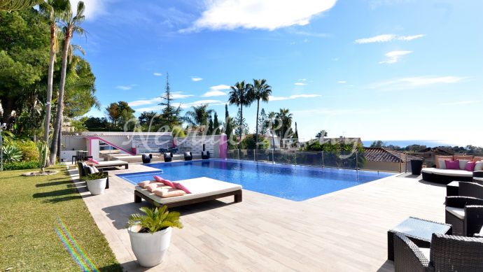 Impressive luxury villa for sale in Marbella East with beautiful sea views