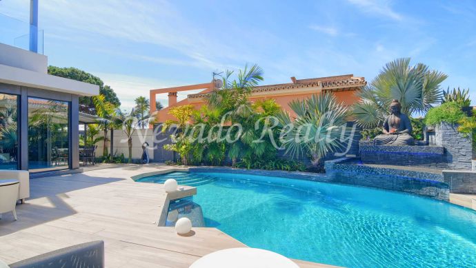 Beachside villa in Las Chapas on one level and private pool