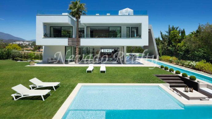Brand new villa with privacy next to the golf club Las Brisas