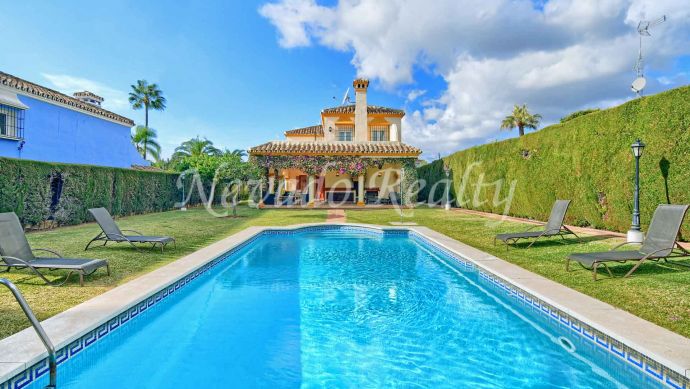 Villa for sale within walking distance to the centre and all amenities
