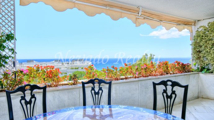 Apartment for sale in Marbella centre with sea views in a luxury building