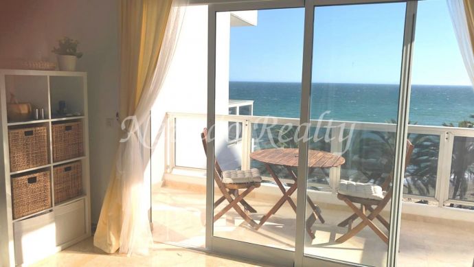 Apartment in Marbella with frontal sea views for rent