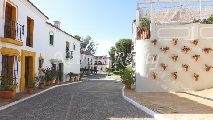 Maison de ville de 2 chambres à louer à long terme à Guadalmina Marbella.