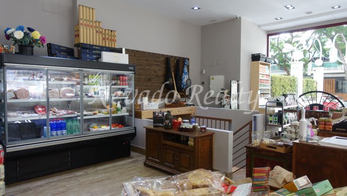 Spacious fully refurbished corner premises in Marbella Center
