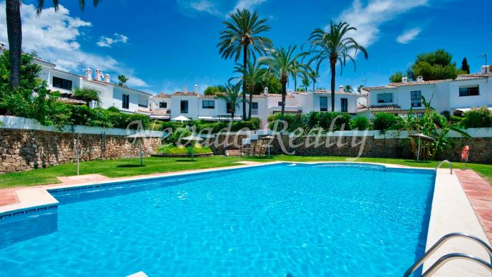 Townhouse in Marbella center with sea and mountain views for sale