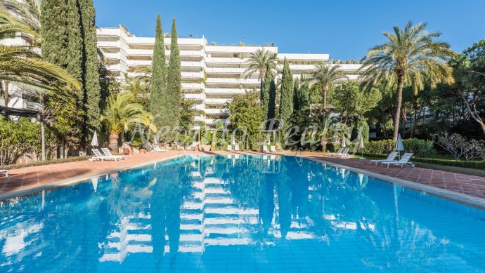 3-bedroom apartment for short-term rental in Don Gonzalo, Marbella,