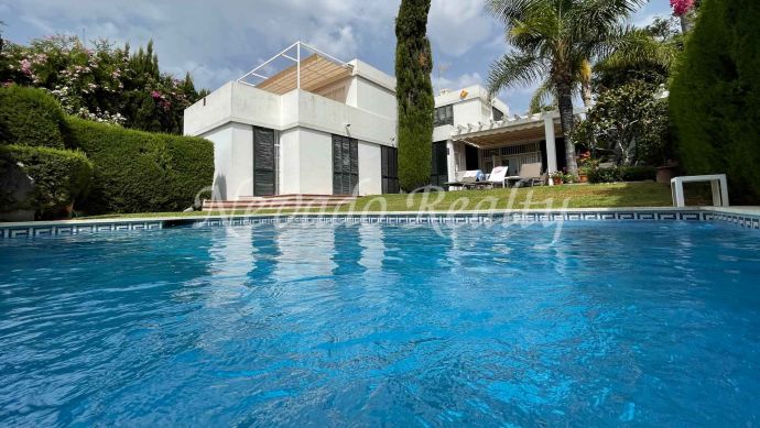 Beachside villa for sale in secure and quiet complex