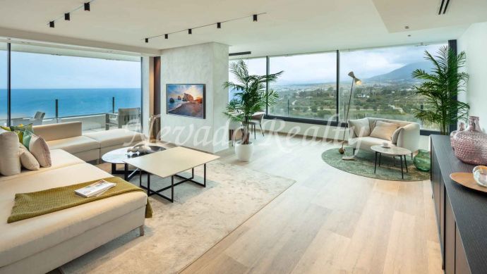 Appartement à vendre avec vue panoramique sur la mer, le golf et les montagnes