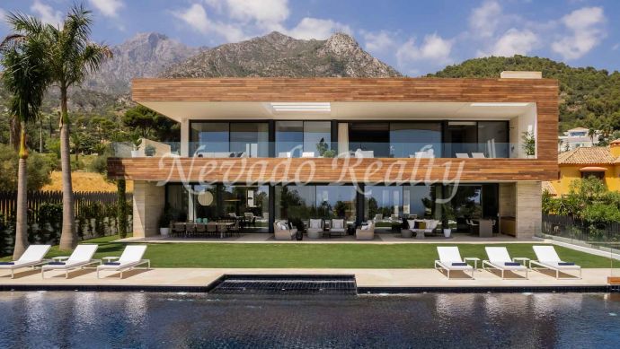 Villa avec vue sur la mer à Marbella à vendre