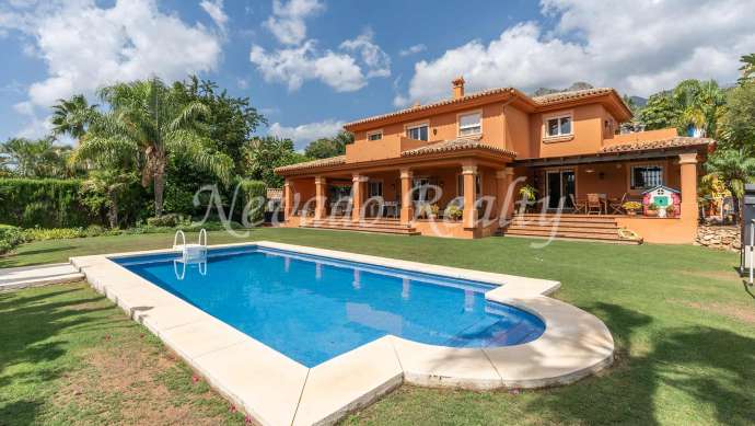 Villa in Xarblanca with sea views for sale