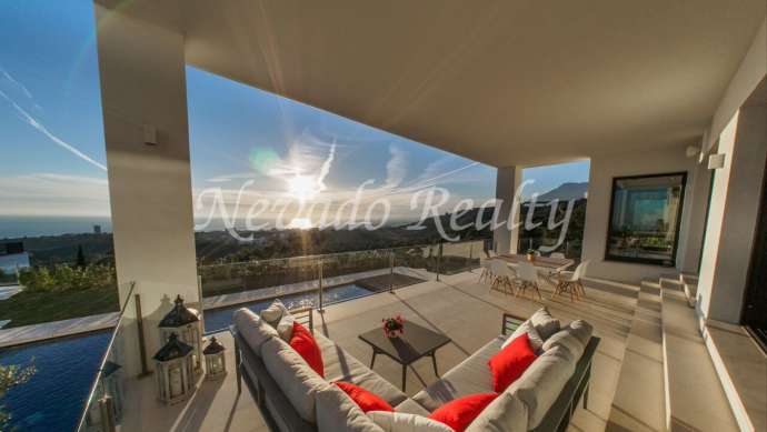 Villa in Altos de los Monteros with spectacular views for sale