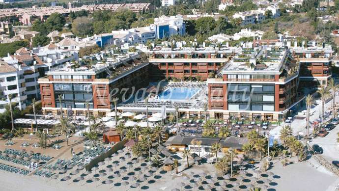 Front line beach apartment for sale in Puerto Banús