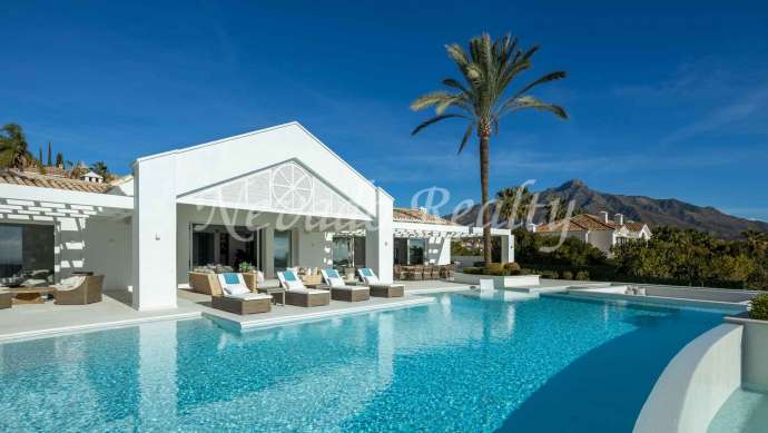 Villa en Nueva Andalucia con vistas al mar en venta