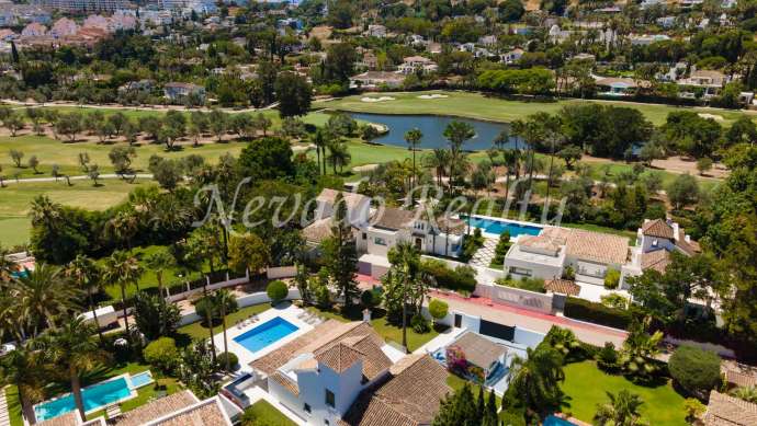 Villa in Nueva Andalucía with golf views for sale
