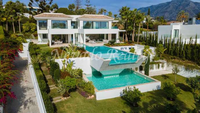 Villa dans la vallée du golf de Nueva Andalucia à vendre