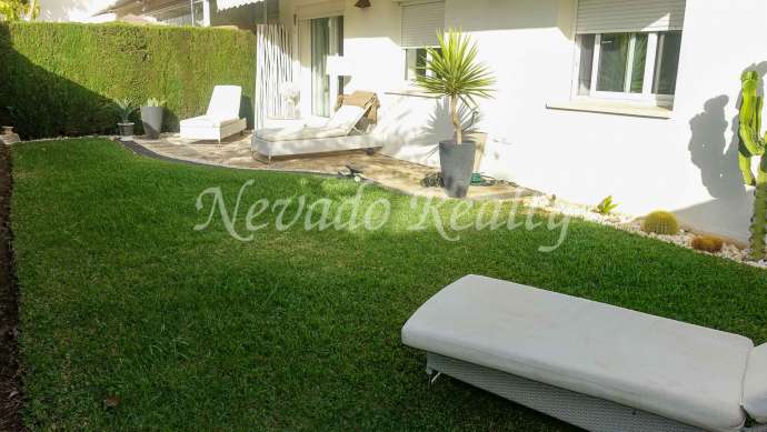 Apartment in Nueva Andalucia with private garden for sale