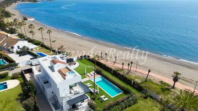 Villa in New Golden Mile by the sea