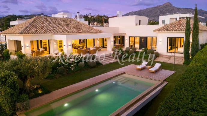 Villa en Nueva Andalucia con vistas al mar