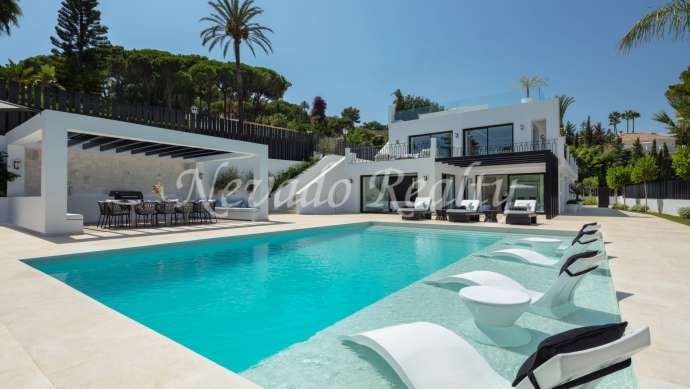 Villa à Nueva Andalucia avec style moderne à vendre
