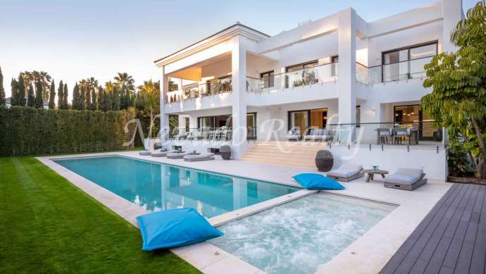 Villa en Guadalmina junto a la playa en venta