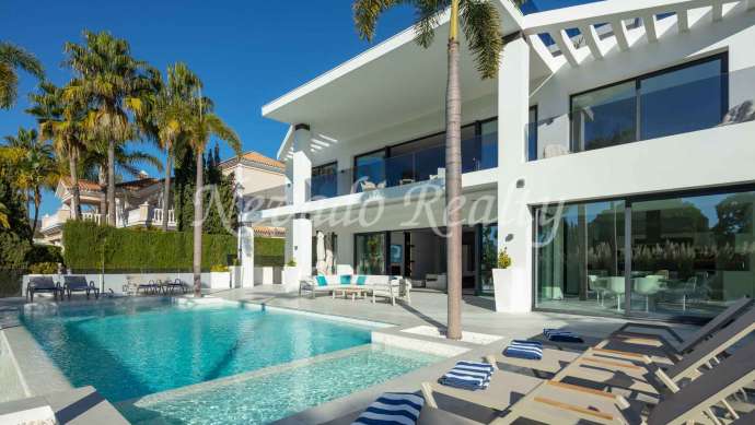 Modern style villa in Nueva Andalucia for sale