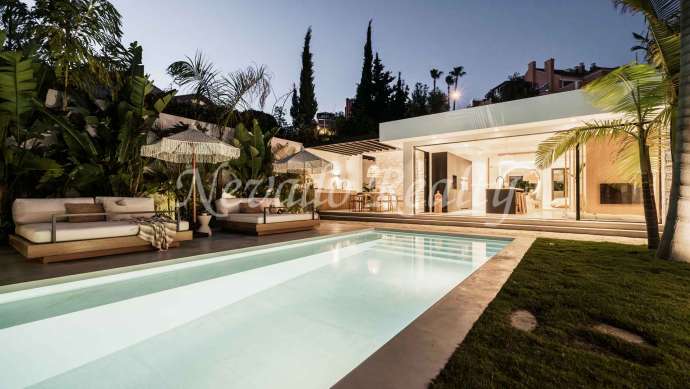 Modern style villa in Nueva Andalucia