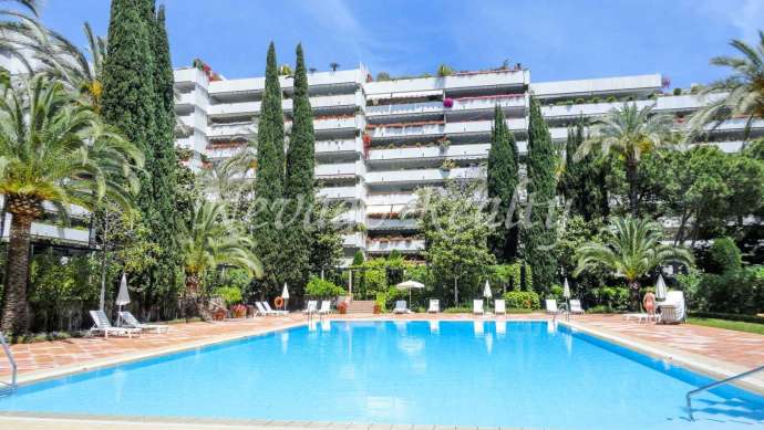 Apartamento en Marbella centro con vistas al mar en venta
