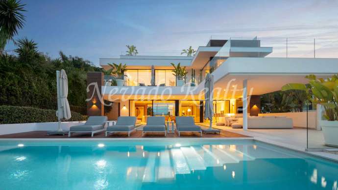 Villa in Nueva Andalucia next to the Golf Valley for sale