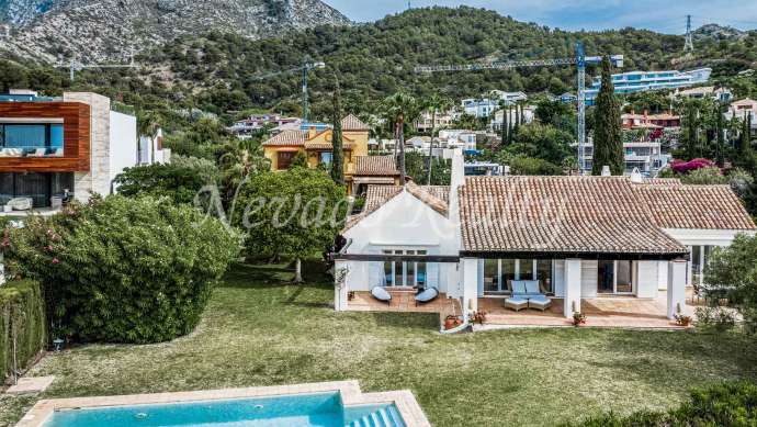 Villa à Cascada de Camojan avec vue sur la montagne à vendre