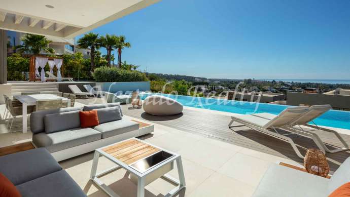 Villa à Nueva Andalucia avec vue sur la mer à vendre