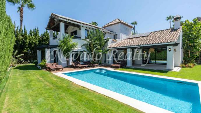 Villa for long term rental in El Campanario, Estepona, Malaga
