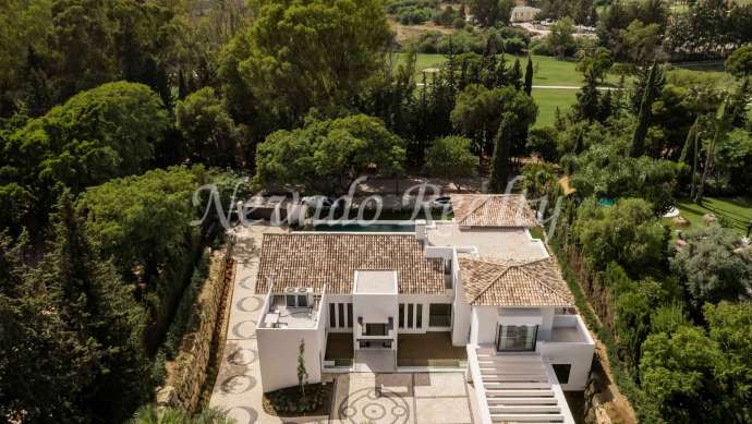 Villa en Estepona junto a campo de golf en venta