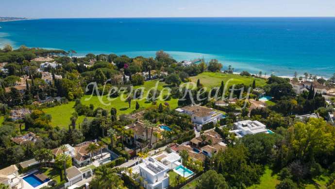Villa on the Golden Mile in private and exclusive beachfront urbanization for sale