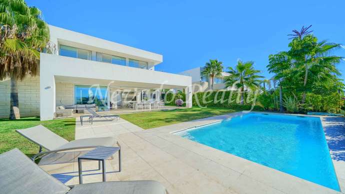 Villa moderna en Marbella este