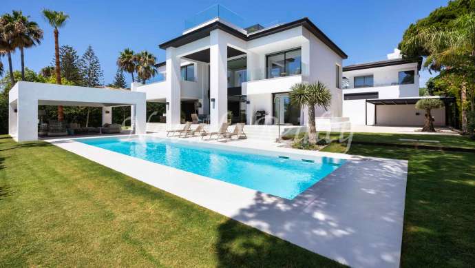 Villa in San Pedro de Alcantara for sale