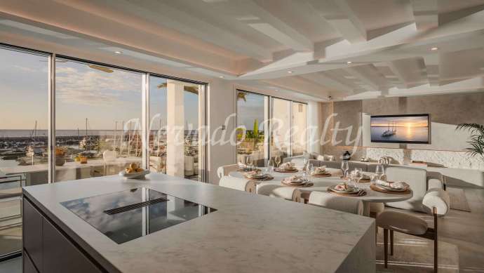 Penthouse en première ligne à Puerto Banus avec vue panoramique à vendre