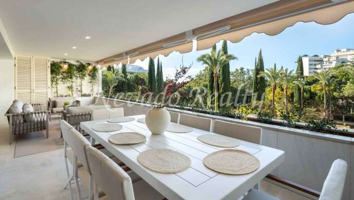 Flat in Don Gonzalo, Marbella centre next to the beach.