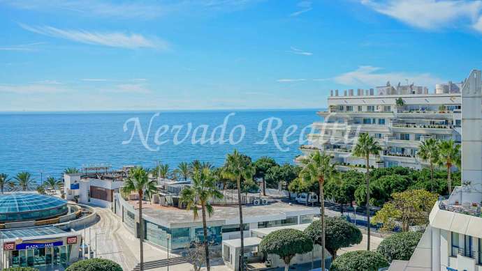 Penthouse with sea views in Marbella House for sale