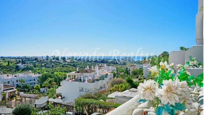 Estepona flat with sea views for sale