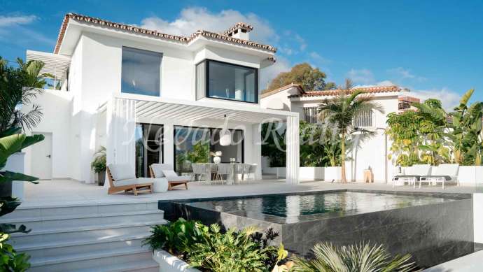 Villa en Nueva Andalucía con vistas panorámicas en venta