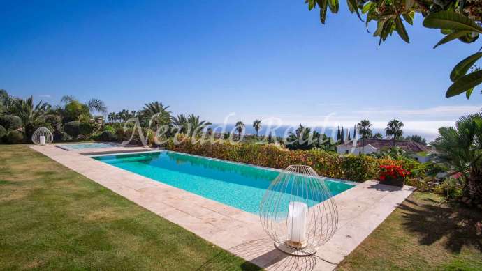 Villa in Sierra Blanca with panoramic views for sale.