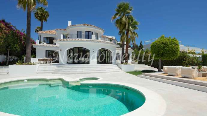Mediterranean style villa in Nueva Andalucia for sale