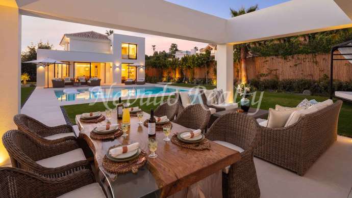 Villa entièrement rénovée à Nueva Andalucia à vendre