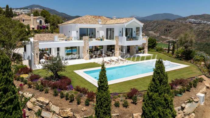 Villa en Urbanización El Herrojo con vistas panorámicas al mar en venta