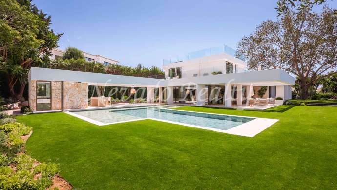 Villa in Nueva Andalucia with golf views for sale