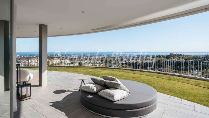 Apartamento en Benahavís con vistas panorámicas al mar en venta