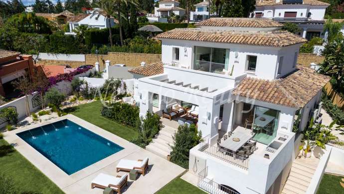 Villa de style andalou entièrement rénovée à vendre dans l'urbanisation La Quinta