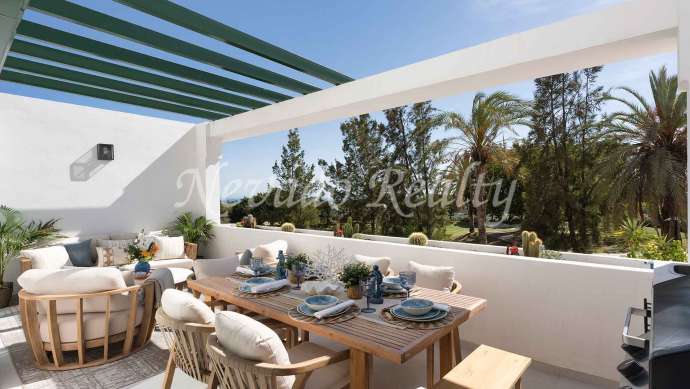 Apartamento en Urbanización Terrazas de La Quinta en primera línea de golf completamente reformado en venta