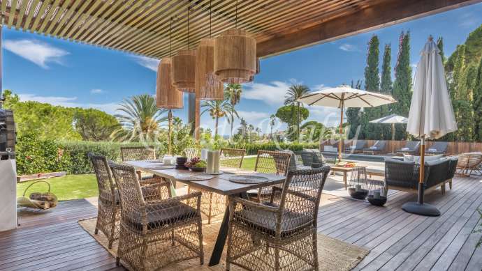 Villa de style balinais à Las Brisas Golf avec vue panoramique à vendre